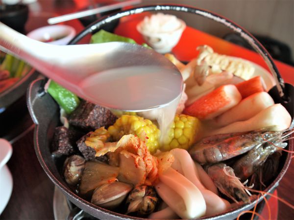 【台南市-麻豆區】蝦咪！一個人只要$299，就可以火鍋、烤肉吃到飽😲？！來『一鼎鍋』吃飯打卡，還加值贈送隱藏版主食喔＼(^o^)／