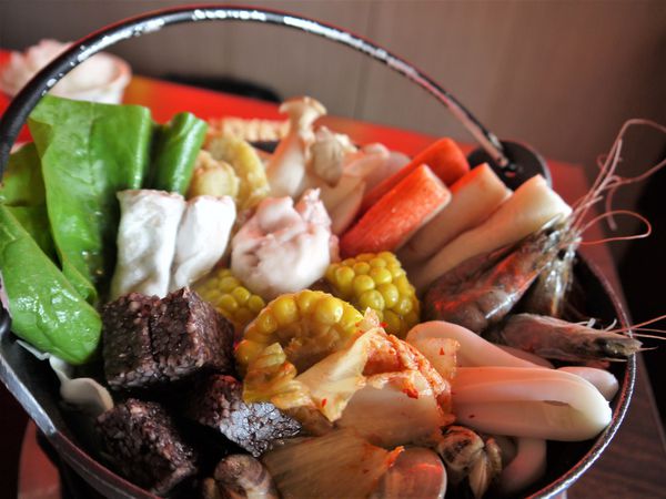 【台南市-麻豆區】蝦咪！一個人只要$299，就可以火鍋、烤肉吃到飽😲？！來『一鼎鍋』吃飯打卡，還加值贈送隱藏版主食喔＼(^o^)／