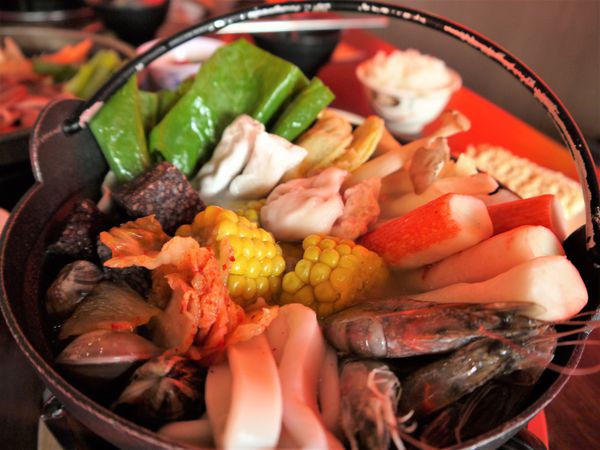 【台南市-麻豆區】蝦咪！一個人只要$299，就可以火鍋、烤肉吃到飽😲？！來『一鼎鍋』吃飯打卡，還加值贈送隱藏版主食喔＼(^o^)／