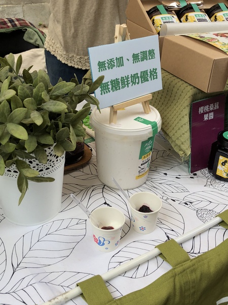 水果巷：水果巷---選用在地牧場鮮乳、小農水果、歐洲進口食材&莓果、自製優格來展現“真材實料”的義式冰淇淋( *´◒`*)