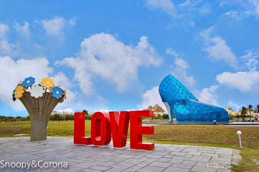 【嘉義景點】布袋景點｜高跟鞋教堂～唯美浪漫玻璃高跟鞋教堂，IG打卡必拍