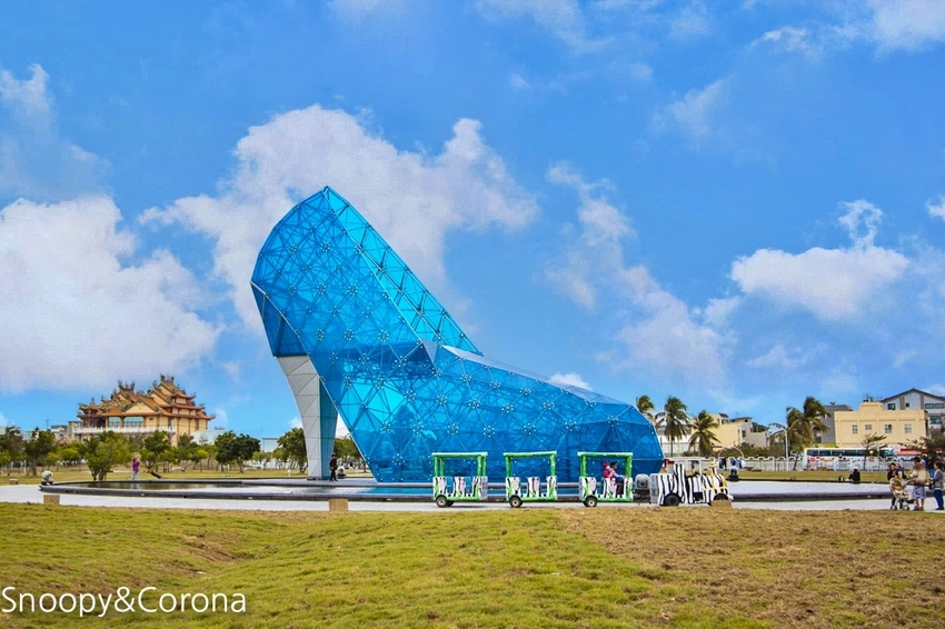 【嘉義景點】布袋景點｜高跟鞋教堂～唯美浪漫玻璃高跟鞋教堂，IG打卡必拍