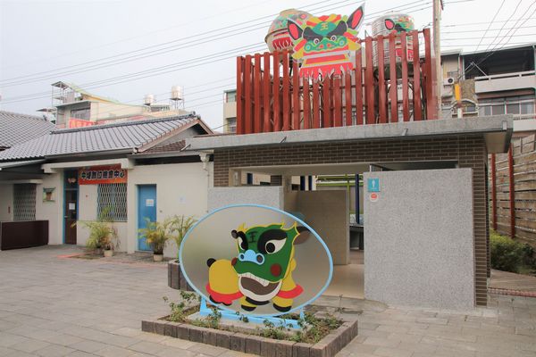 嘉義縣客家文化會館: 【嘉義景點】嘉義縣客家文化會館~七彩繽紛亮麗奪目/客家獅充滿喜氣洋洋/客家活動體驗/客家文物展覽