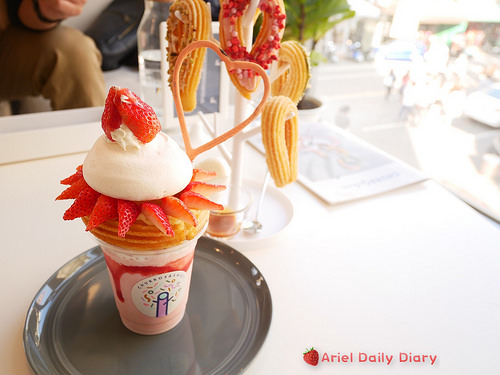 【台南美食】CHURRO & Sweet 草莓季必追!愛心仙女棒點燃你的粉紅少女心,季節限定飲品草莓美莓、浮誇系吉拿樹絕對必點