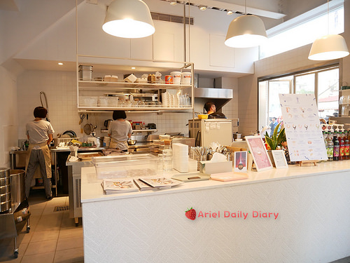 【台南美食】CHURRO & Sweet 草莓季必追!愛心仙女棒點燃你的粉紅少女心,季節限定飲品草莓美莓、浮誇系吉拿樹絕對必點
