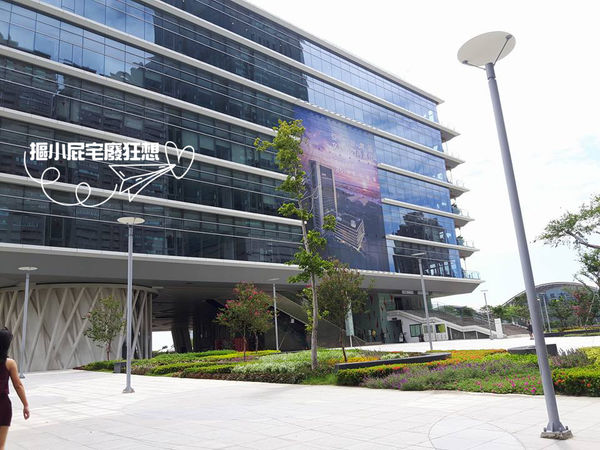 【高雄一日遊】騎噗噗輕鬆遊高雄-IG打卡勝地集盒、新地標圖書總館、在地好味老江紅茶牛乳、新鮮水果冰棒佐棧冰舖