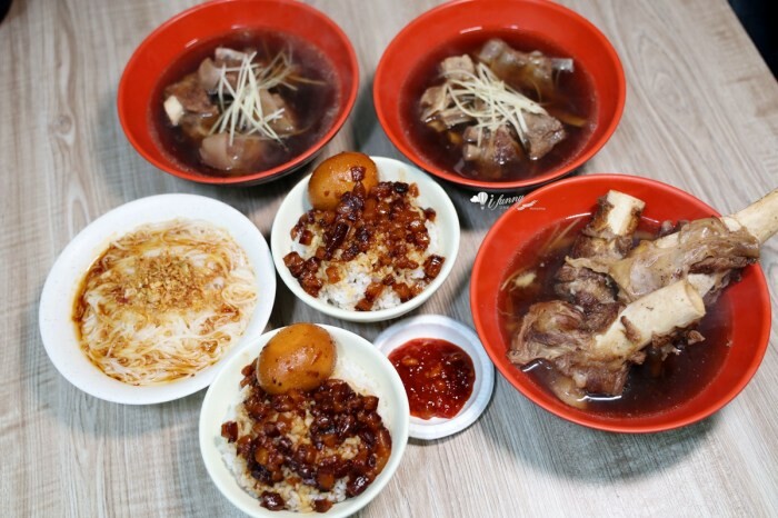 傳承三代老味道！鶯歌火車站旁林鴻鈞滷味專賣店，六十年好滋味。