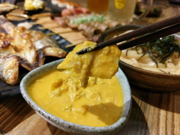 宅丁亭-迴轉串燒：宅丁亭迴轉串燒-新北菜寮站高cp串燒  適合朋友消夜聚餐  餐點選擇多  單價不算太高  重點是味道好