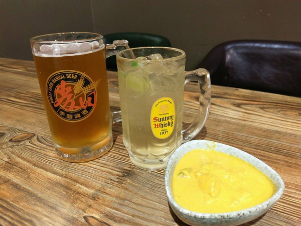 宅丁亭-迴轉串燒：宅丁亭迴轉串燒-新北菜寮站高cp串燒  適合朋友消夜聚餐  餐點選擇多  單價不算太高  重點是味道好