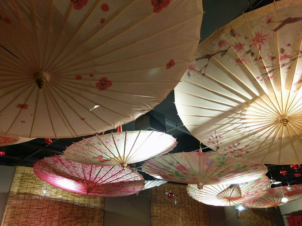 宅丁亭-迴轉串燒：宅丁亭迴轉串燒-新北菜寮站高cp串燒  適合朋友消夜聚餐  餐點選擇多  單價不算太高  重點是味道好