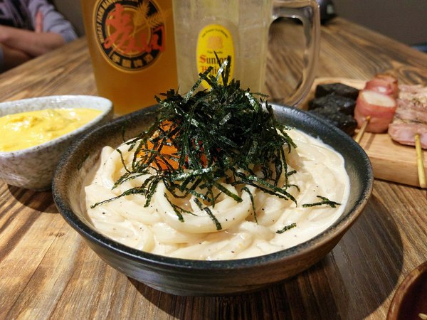 宅丁亭-迴轉串燒：宅丁亭迴轉串燒-新北菜寮站高cp串燒  適合朋友消夜聚餐  餐點選擇多  單價不算太高  重點是味道好