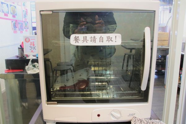 麥麥奀香港粉麵專家：【桃園食記】麥麥奀香港粉麵專家~香港道地的港式料理，周珍珍潮州辣椒醬超激推/銅鑼灣XO秘醬/糯米雞/臘腸雞盅頭飯/雲吞水餃粗麵