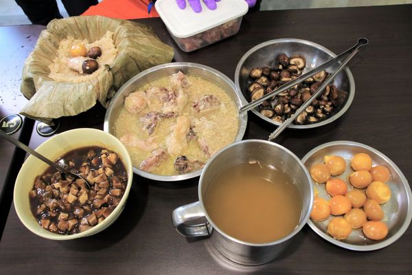 麥麥奀香港粉麵專家：【桃園食記】麥麥奀香港粉麵專家~香港道地的港式料理，周珍珍潮州辣椒醬超激推/銅鑼灣XO秘醬/糯米雞/臘腸雞盅頭飯/雲吞水餃粗麵