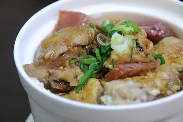 麥麥奀香港粉麵專家：【桃園食記】麥麥奀香港粉麵專家~香港道地的港式料理，周珍珍潮州辣椒醬超激推/銅鑼灣XO秘醬/糯米雞/臘腸雞盅頭飯/雲吞水餃粗麵