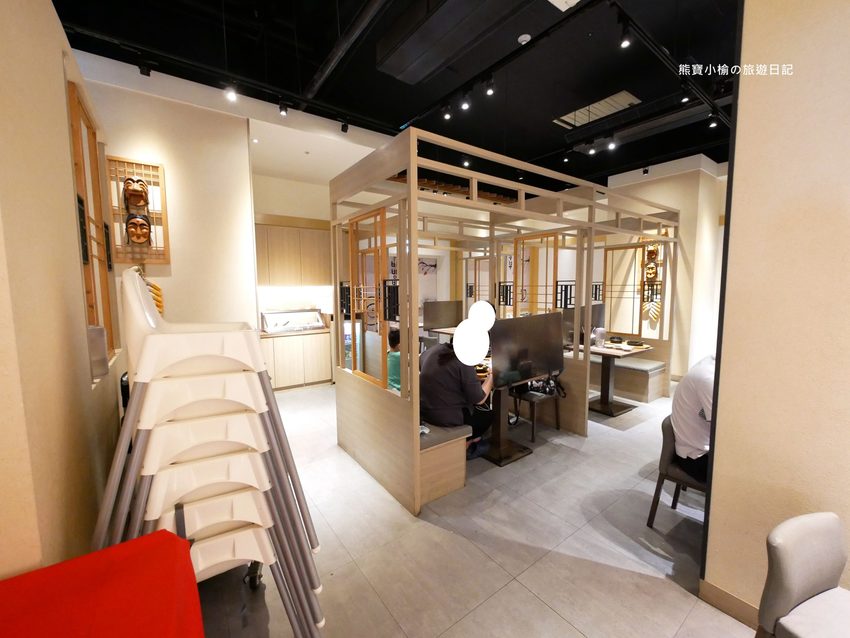 北村豆腐家 台中站前秀泰店S1館2樓,不管吃幾次都美味的韓式嫩豆腐鍋!起司泡菜部隊鍋超好吃,五種韓式小菜任你吃。 @熊寶小榆の旅遊日記