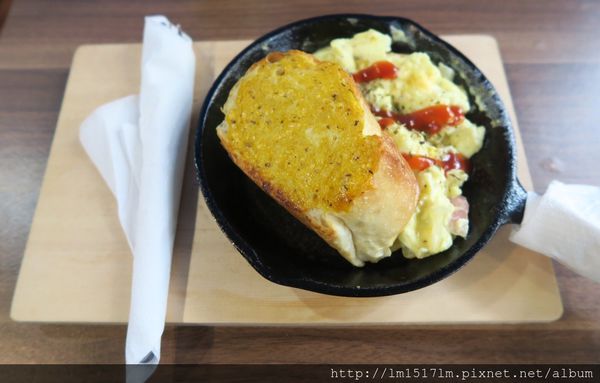 【台中豐原區】幸福的午茶時光，旅人們愛去的『幸福旅行咖啡館 豐原』