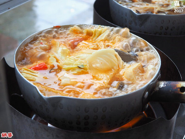 鍋醬平價小火鍋:鍋醬平價小火鍋,潭子火鍋,韓式Double起司鍋配料多多~