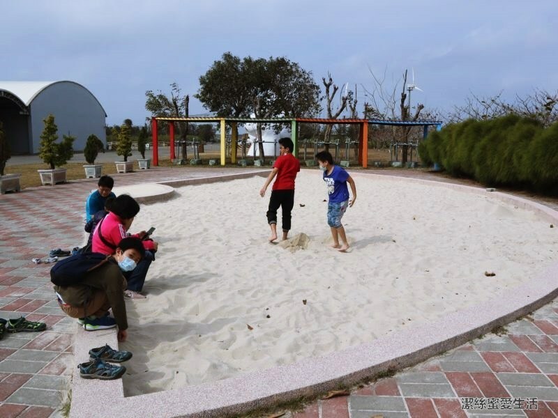 七股鹽山-台南七股/攀爬大鹽山!巨大造景藝術及遊樂設施 - 潔絲蜜愛生活