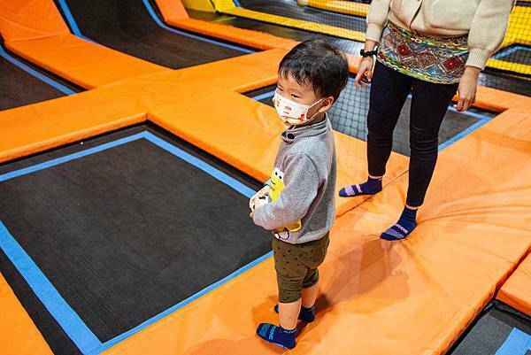【台中景點】Air-Gene空氣基因-小孩放電最佳選擇!一玩停不下來的彈跳床育樂中心,還有攀岩、彈跳籃球、彈跳躲避球、冬令營等多項活動