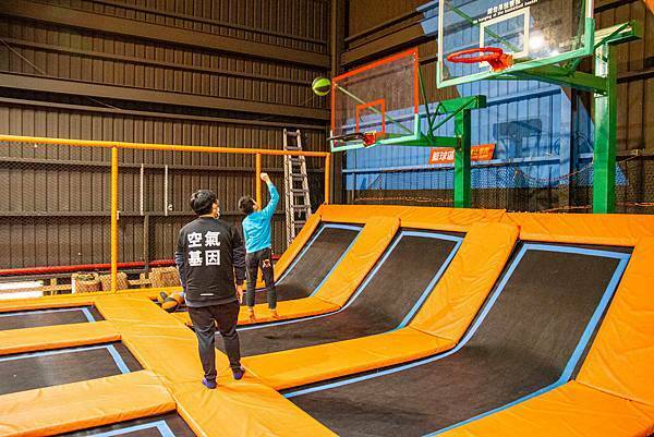 【台中景點】Air-Gene空氣基因-小孩放電最佳選擇!一玩停不下來的彈跳床育樂中心,還有攀岩、彈跳籃球、彈跳躲避球、冬令營等多項活動