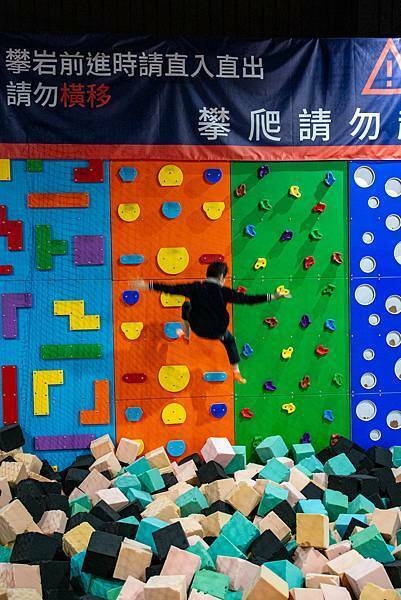 【台中景點】Air-Gene空氣基因-小孩放電最佳選擇!一玩停不下來的彈跳床育樂中心,還有攀岩、彈跳籃球、彈跳躲避球、冬令營等多項活動