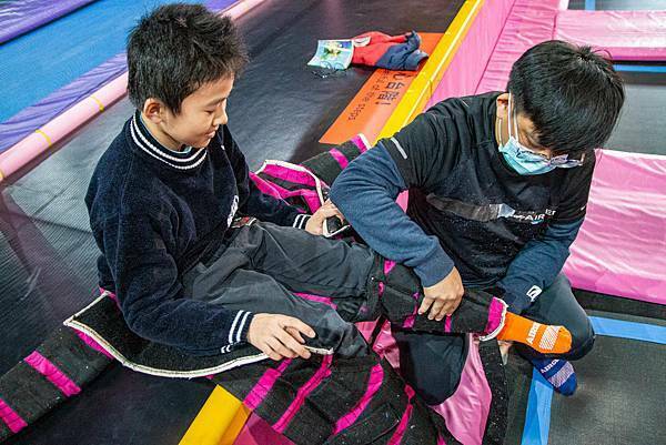 【台中景點】Air-Gene空氣基因-小孩放電最佳選擇!一玩停不下來的彈跳床育樂中心,還有攀岩、彈跳籃球、彈跳躲避球、冬令營等多項活動