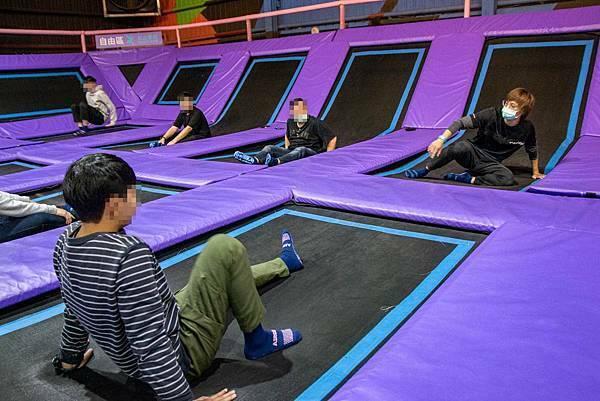 【台中景點】Air-Gene空氣基因-小孩放電最佳選擇!一玩停不下來的彈跳床育樂中心,還有攀岩、彈跳籃球、彈跳躲避球、冬令營等多項活動
