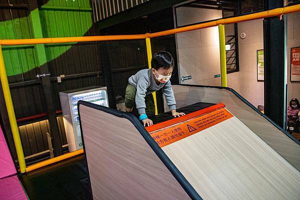 【台中景點】Air-Gene空氣基因-小孩放電最佳選擇!一玩停不下來的彈跳床育樂中心,還有攀岩、彈跳籃球、彈跳躲避球、冬令營等多項活動