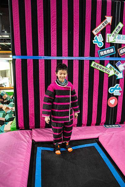 【台中景點】Air-Gene空氣基因-小孩放電最佳選擇!一玩停不下來的彈跳床育樂中心,還有攀岩、彈跳籃球、彈跳躲避球、冬令營等多項活動