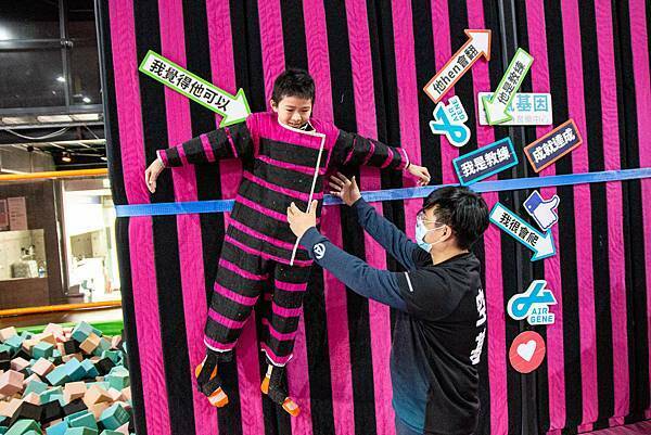 【台中景點】Air-Gene空氣基因-小孩放電最佳選擇!一玩停不下來的彈跳床育樂中心,還有攀岩、彈跳籃球、彈跳躲避球、冬令營等多項活動