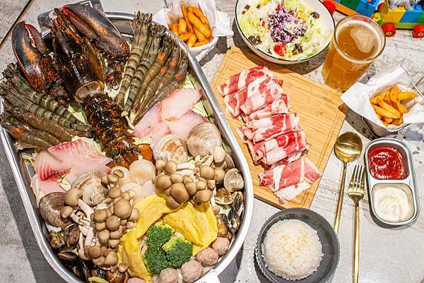 【台中美食】8德司創意餐館-巨無霸超豪華澎拜龍蝦火鍋,火鍋、義麵多種選擇一次滿足