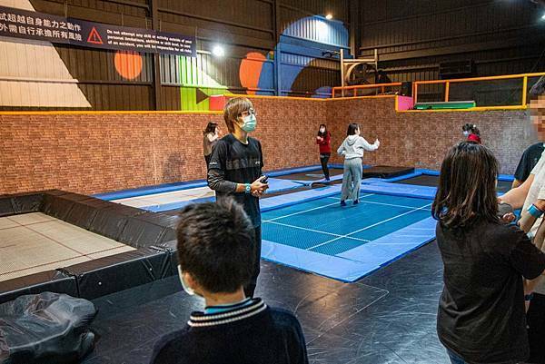 【台中景點】Air-Gene空氣基因-小孩放電最佳選擇!一玩停不下來的彈跳床育樂中心,還有攀岩、彈跳籃球、彈跳躲避球、冬令營等多項活動