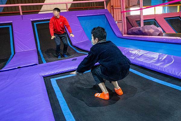 【台中景點】Air-Gene空氣基因-小孩放電最佳選擇!一玩停不下來的彈跳床育樂中心,還有攀岩、彈跳籃球、彈跳躲避球、冬令營等多項活動