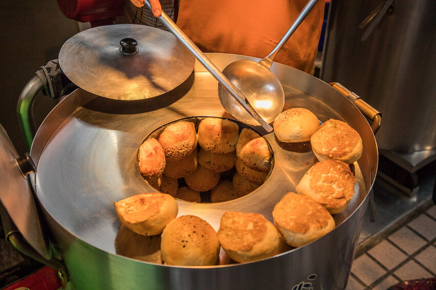 ▲瑞芳美美食推薦必吃胡椒餅：瑞芳林記福州胡椒餅，現包現烤要先抽號碼牌 /大手牽小手。玩樂趣 提供、WalkerLand窩客島整理