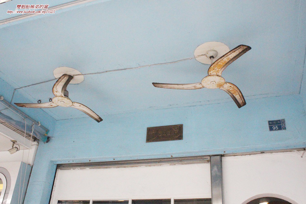 位於鼓山區西子灣隧道路口旁的義特米義大利麵用料實在又好吃[銅板美食]