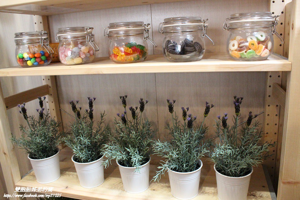 位於鼓山區西子灣隧道路口旁的義特米義大利麵用料實在又好吃[銅板美食]