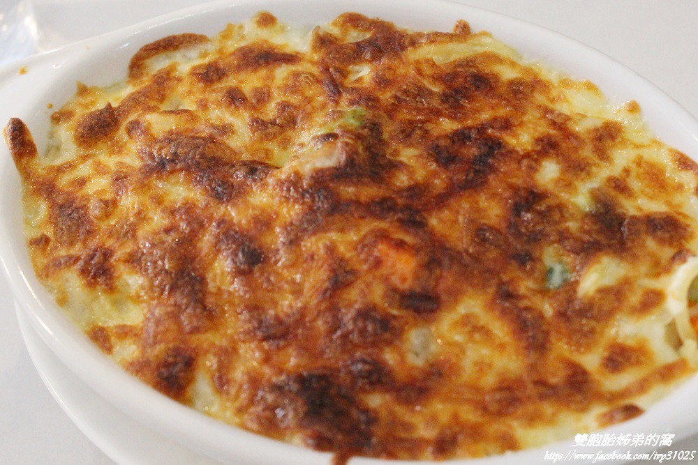 位於鼓山區西子灣隧道路口旁的義特米義大利麵用料實在又好吃[銅板美食]