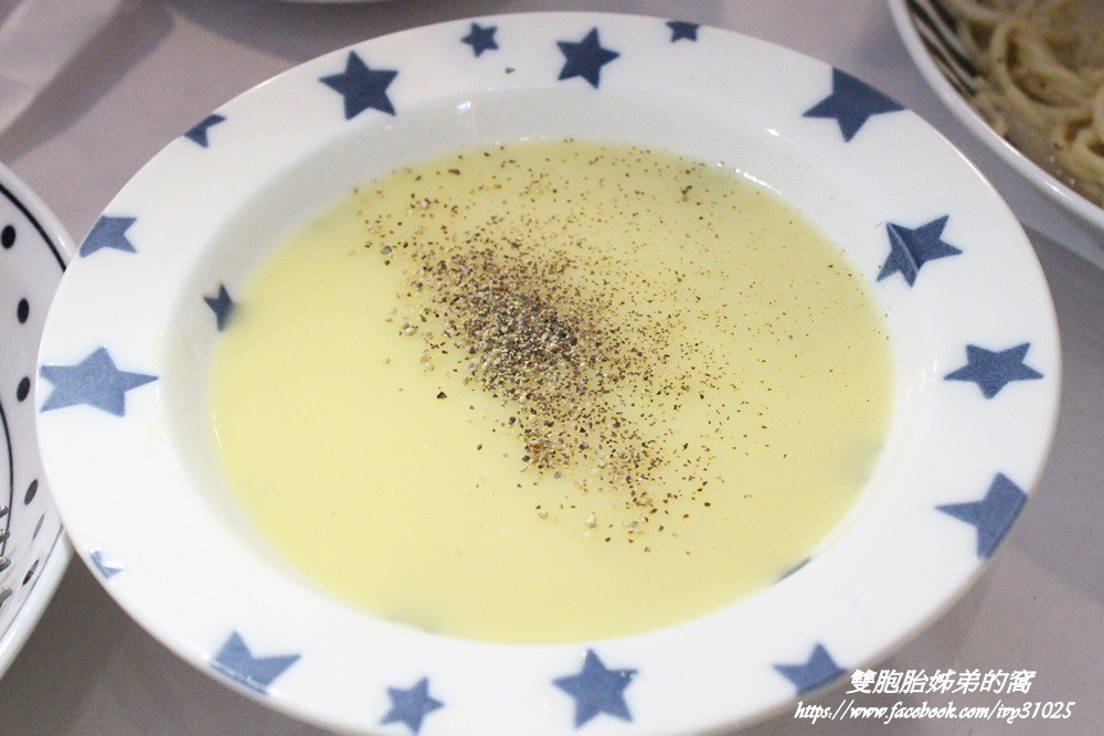 位於鼓山區西子灣隧道路口旁的義特米義大利麵用料實在又好吃[銅板美食]