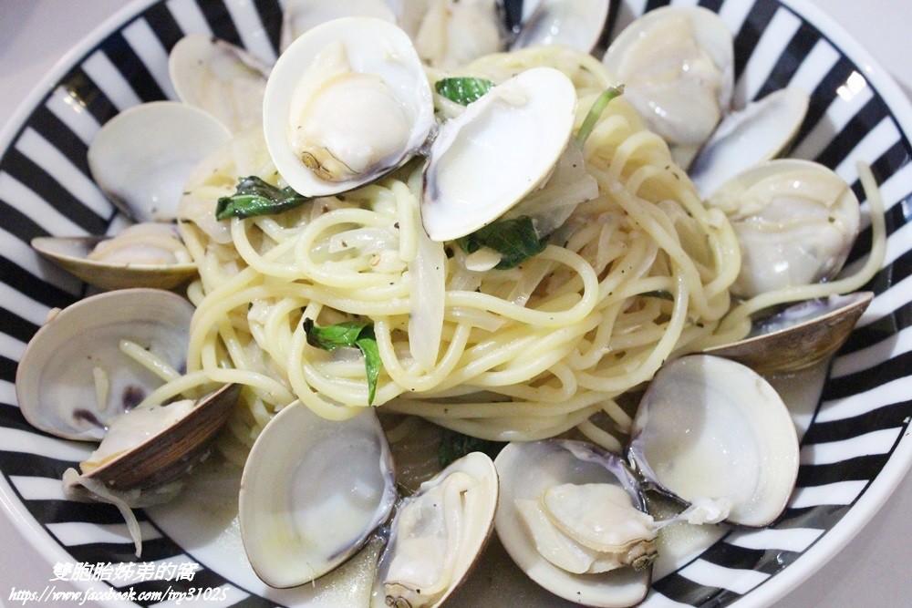 位於鼓山區西子灣隧道路口旁的義特米義大利麵用料實在又好吃[銅板美食]