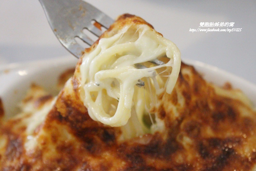 位於鼓山區西子灣隧道路口旁的義特米義大利麵用料實在又好吃[銅板美食]