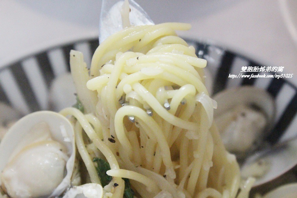 位於鼓山區西子灣隧道路口旁的義特米義大利麵用料實在又好吃[銅板美食]