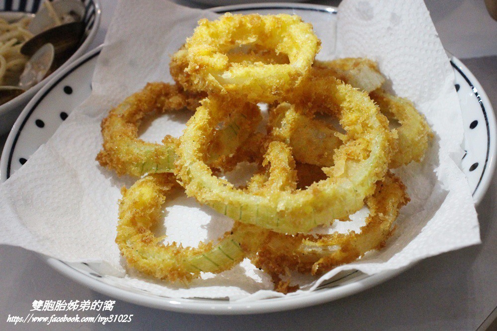 位於鼓山區西子灣隧道路口旁的義特米義大利麵用料實在又好吃[銅板美食]