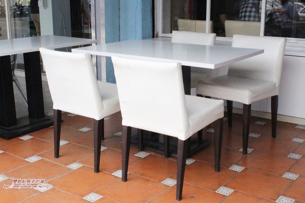 位於鼓山區西子灣隧道路口旁的義特米義大利麵用料實在又好吃[銅板美食]