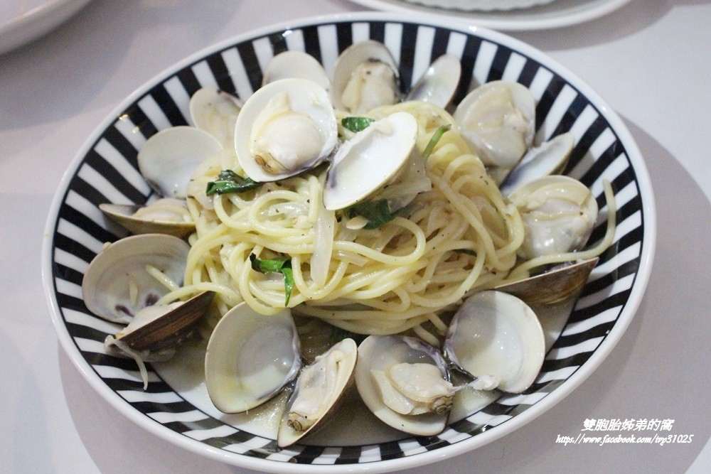 位於鼓山區西子灣隧道路口旁的義特米義大利麵用料實在又好吃[銅板美食]