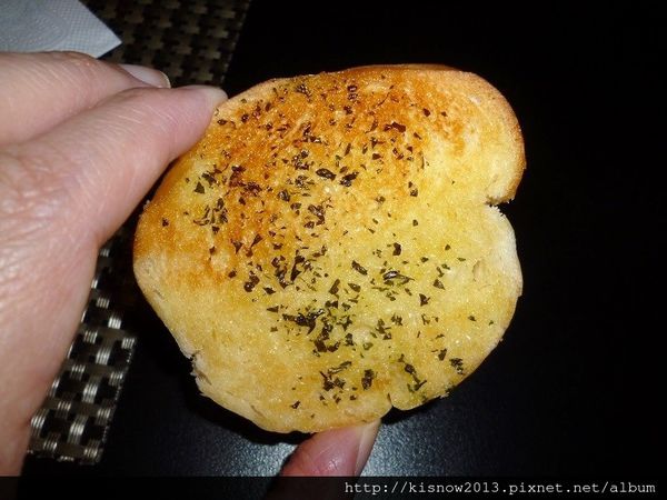 波妞12-麵包.JPG