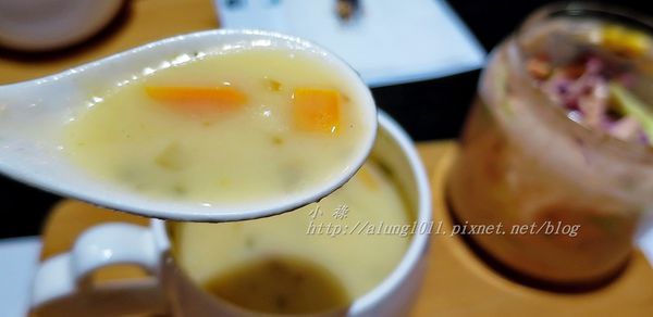 秘燒MEAT SHOW時尚岩燒牛排：秘燒MEAT SHOW時尚岩燒牛排