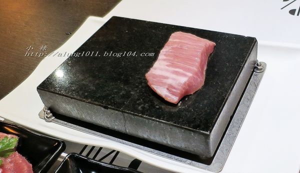 秘燒MEAT SHOW時尚岩燒牛排：秘燒MEAT SHOW時尚岩燒牛排