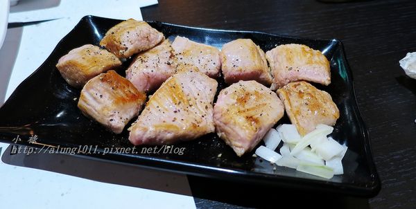 秘燒MEAT SHOW時尚岩燒牛排：秘燒MEAT SHOW時尚岩燒牛排