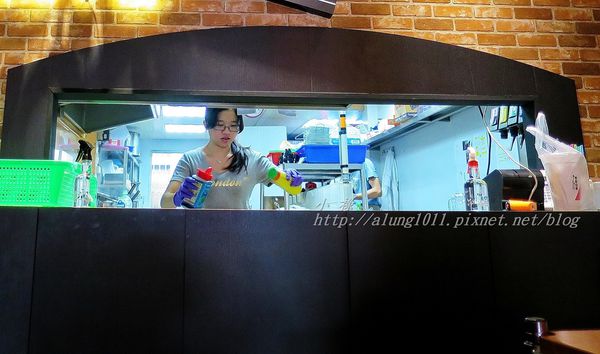 秘燒MEAT SHOW時尚岩燒牛排：秘燒MEAT SHOW時尚岩燒牛排