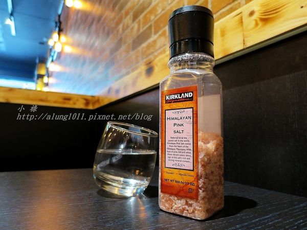 秘燒MEAT SHOW時尚岩燒牛排：秘燒MEAT SHOW時尚岩燒牛排